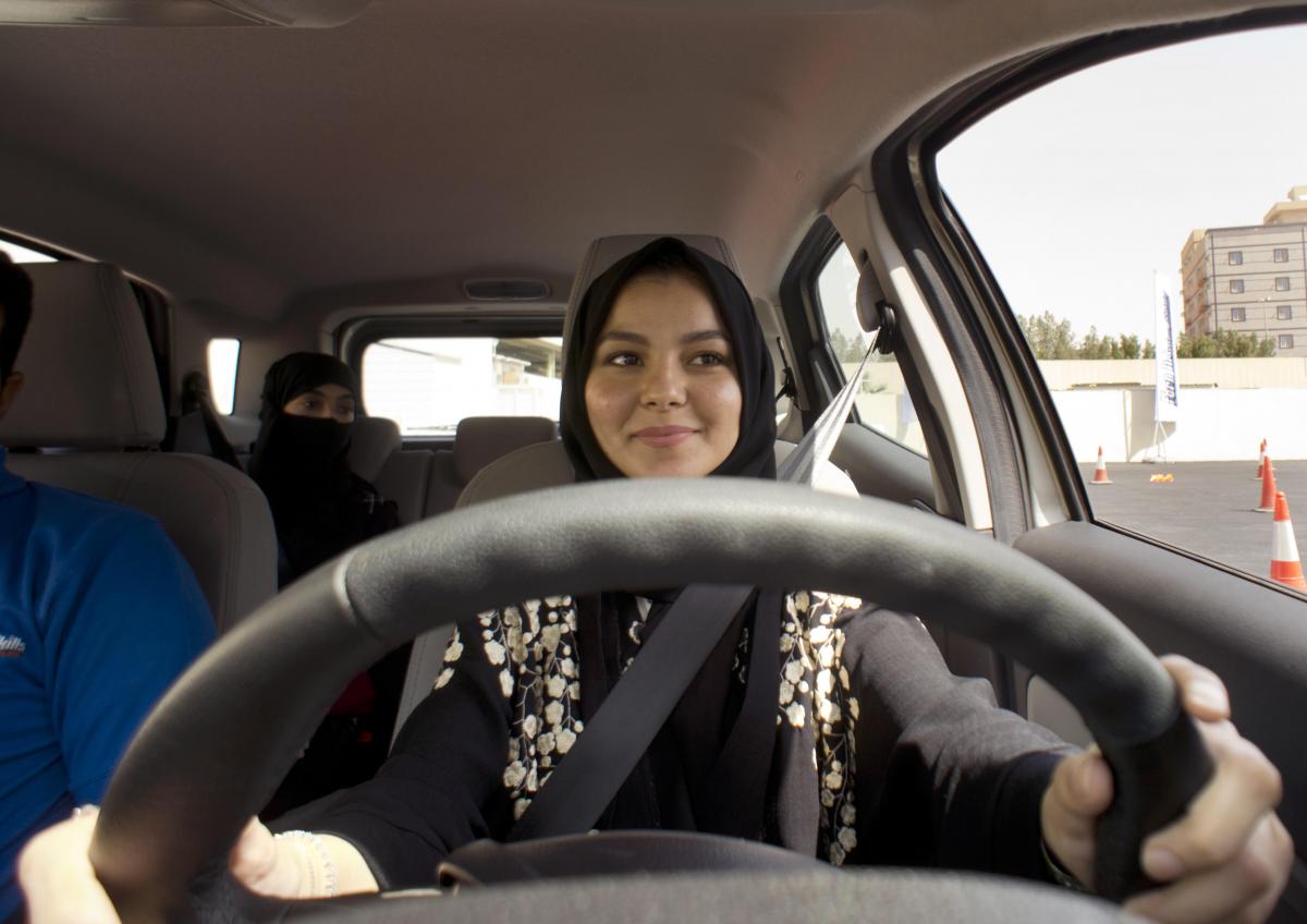 مدارس تعليم القيادة في السعودية ومراحل التدريب سيارات سيدتي
