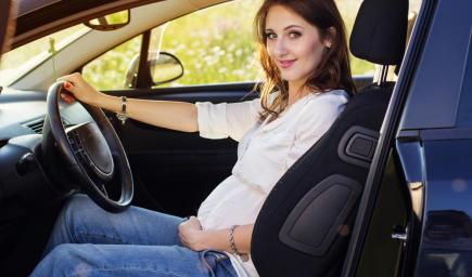  المرأة الحامل وقيادة السيارة 