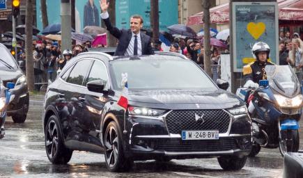 تعمد الرئيس الفرنسي إيمانويل ماكرون اختيار سيارته الرئاسية من صناعات بلده الوطنية