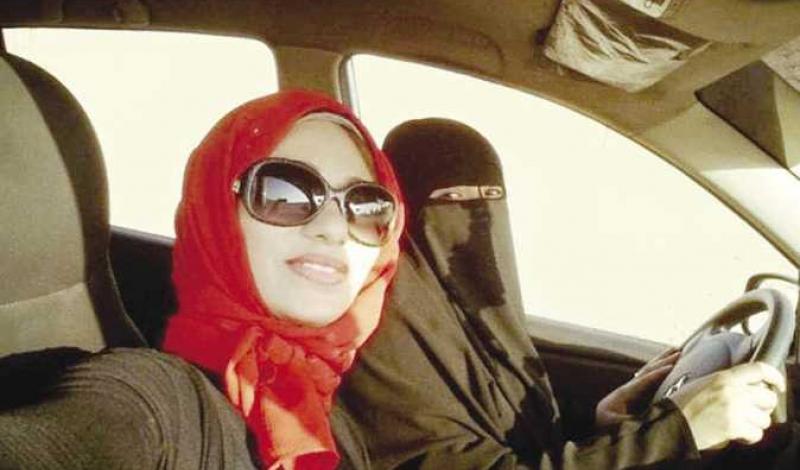 كابتن بوسي مدربة قيادة السيارات للفتيات بمصر 