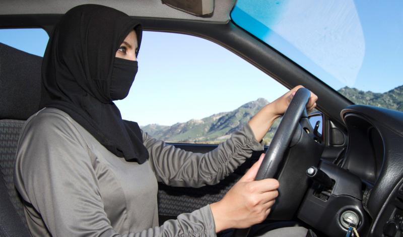 طبيبة سعودية تشكو مماطلة مدرسة تعليم قيادة في جدة سيارات سيدتي